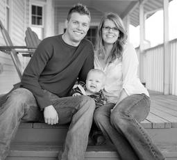 Picture of 2 people sitting on steps